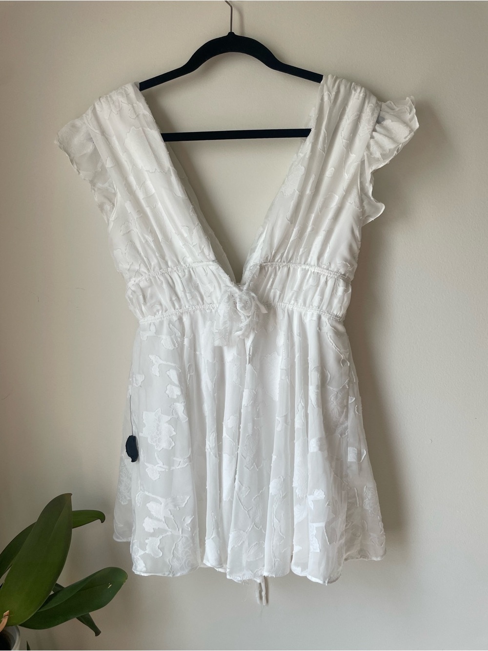 NWT Lulus All About The Flowers White Burnout Floral Ruffled Romper - Picture 6 of 9